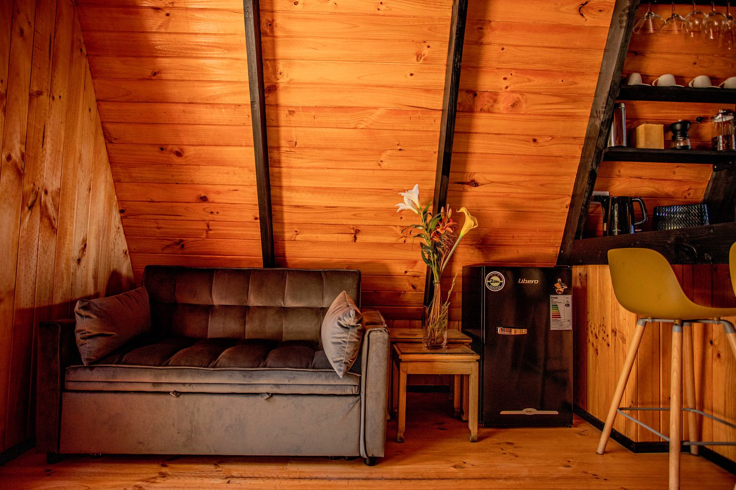 El sofá cama del primer piso de la tiny house — Parcela 1, Parcela Los Litres