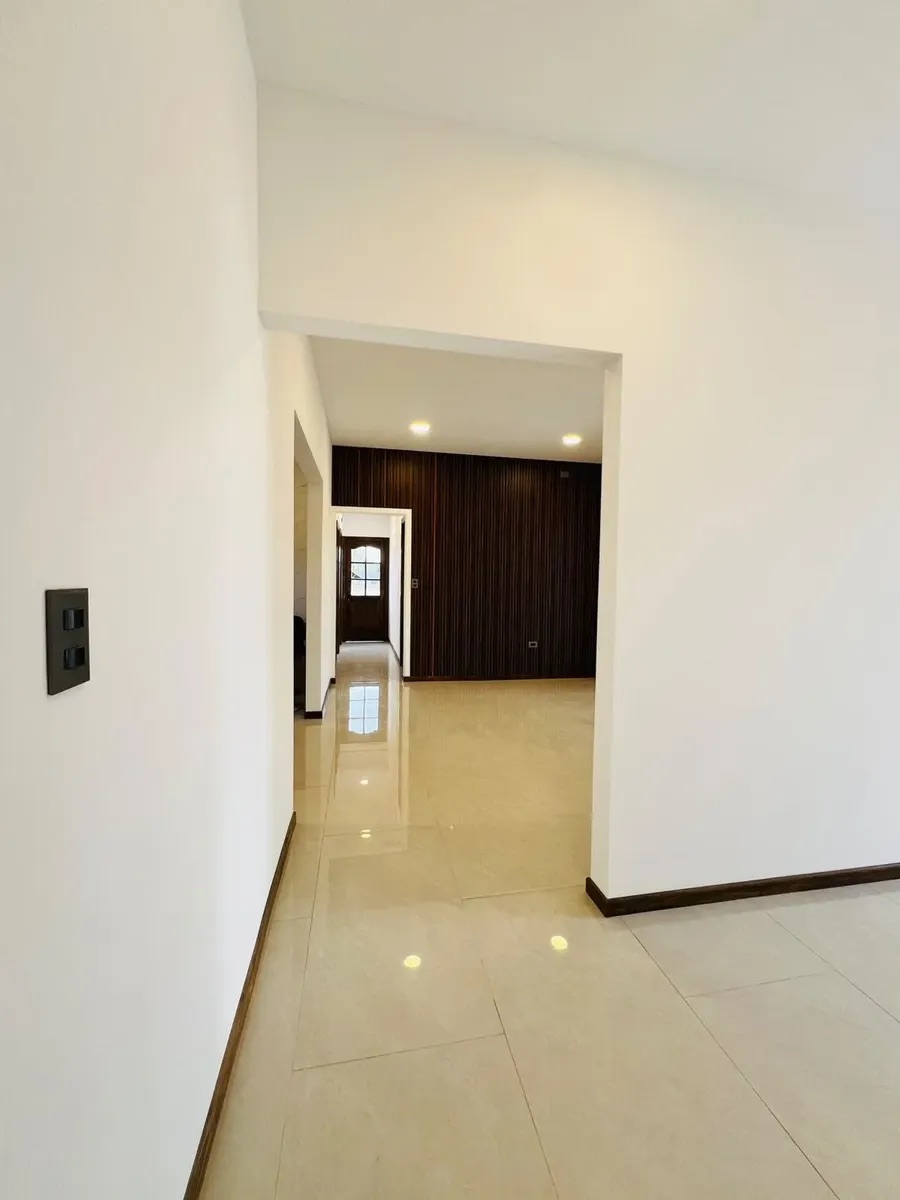 Vista desde la entrada hacia el living — Parcela 1, Parcela con casa nueva