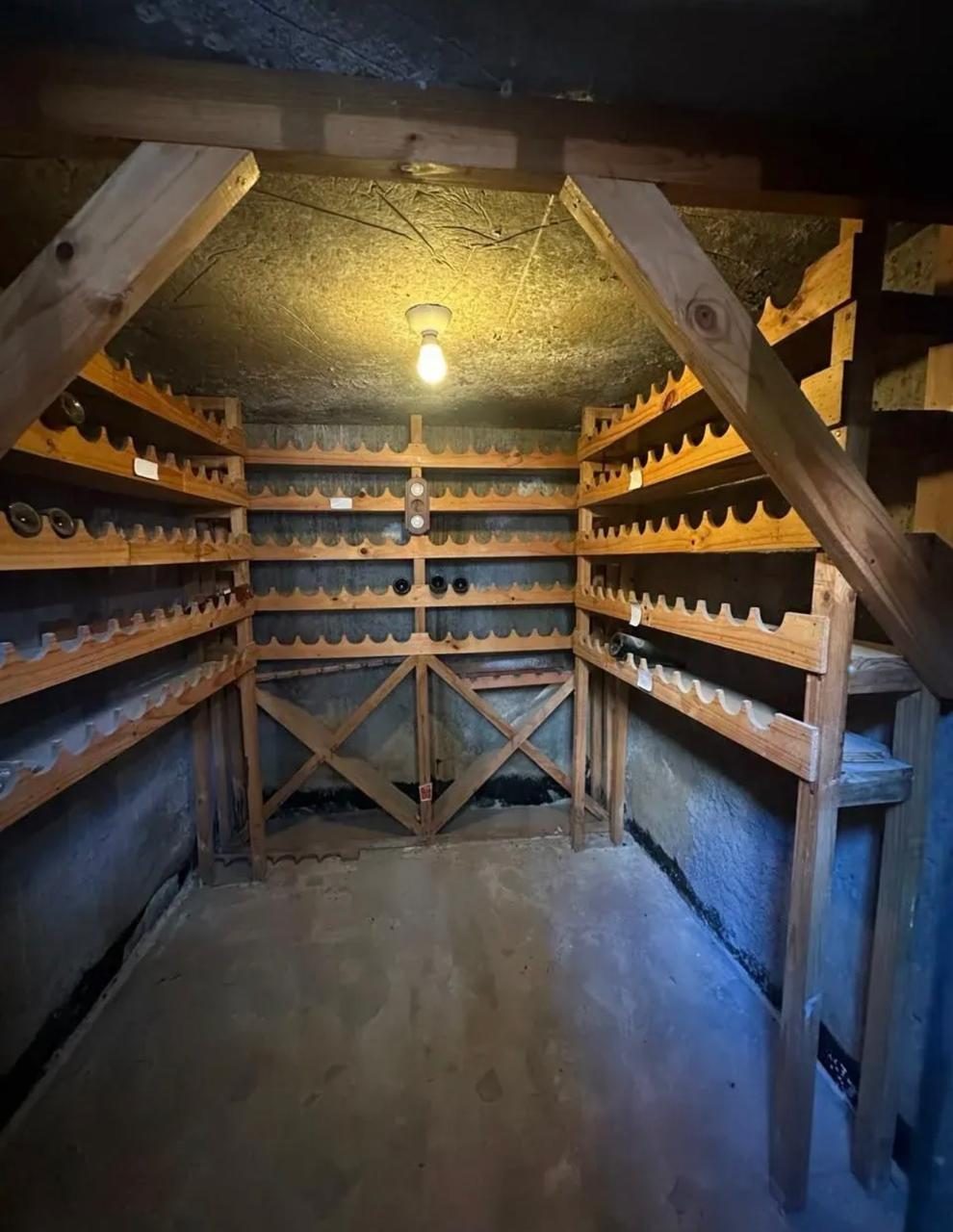 La cava de vinos — Parcela 1, Parcela familiar con piscina