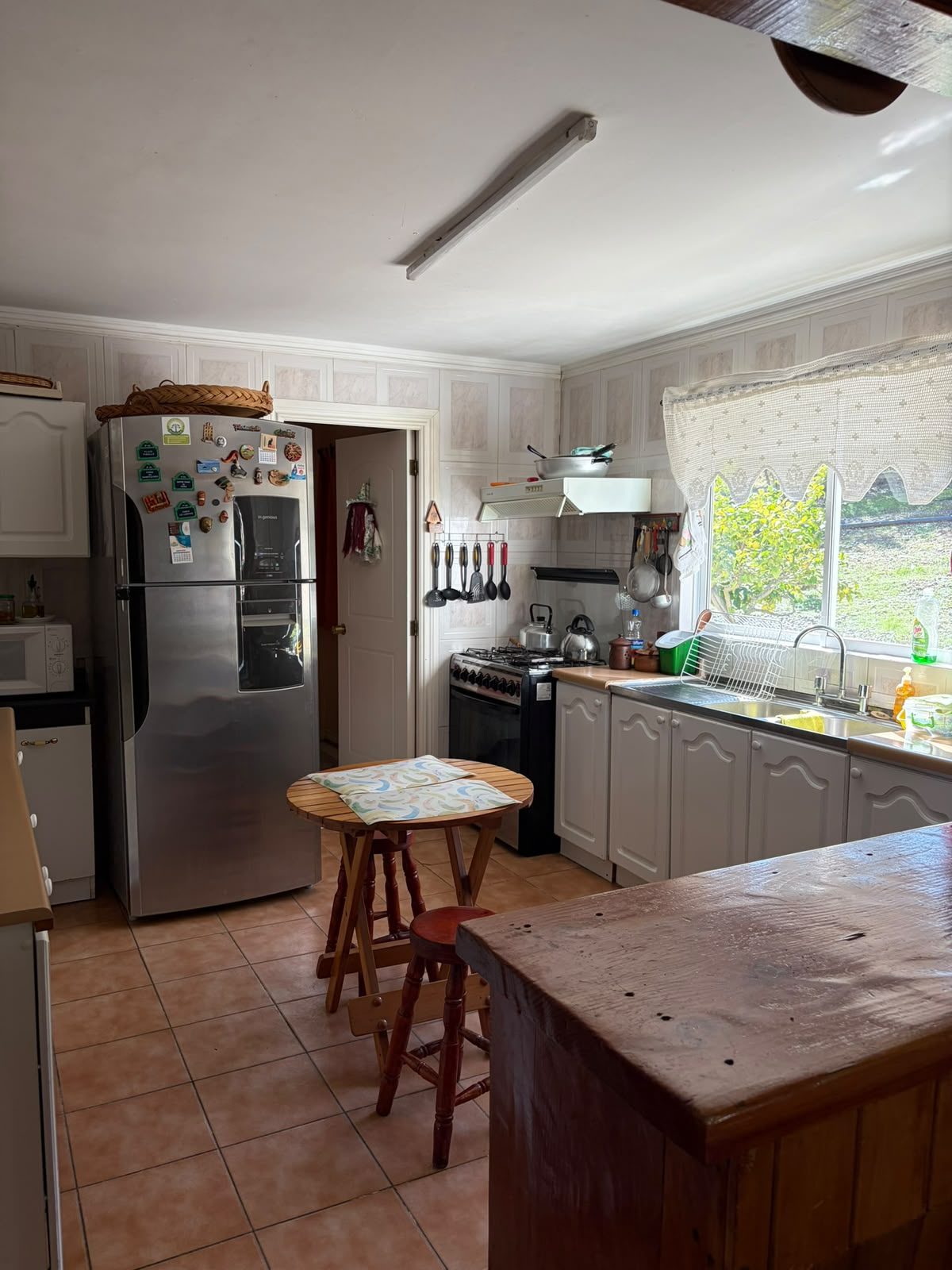 La cocina equipada — Parcela 1, Parcela familiar con piscina